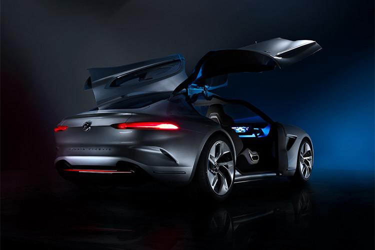 Xe sử dụng khối động cơ 4 mô tơ nam châm vĩnh cửu có tổng công suất 1.087 mã lực, với hộp số 2 cấp. Chiếc xe có thể tăng tốc từ 0-100 km/h chỉ trong 2,7 giây. Và vì thế, nó nhanh hơn chiếc Lamborghini Huracan Performante 0,2 giây. Tốc độ tối đa của HK GT là 350km/h.