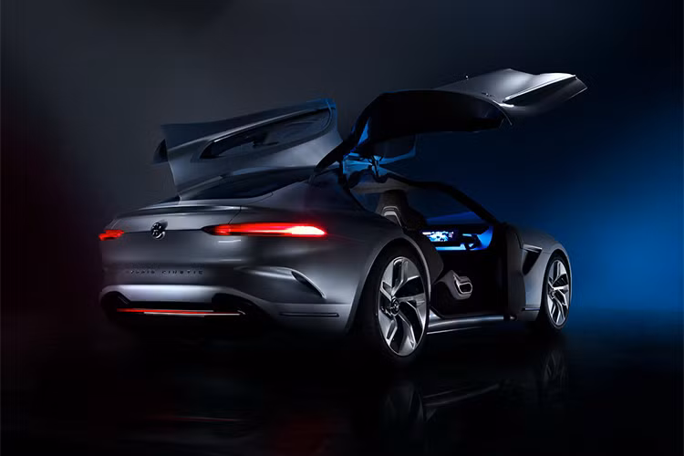 Xe sử dụng khối động cơ 4 mô tơ nam châm vĩnh cửu có tổng công suất 1.087 mã lực, với hộp số 2 cấp. Chiếc xe có thể tăng tốc từ 0-100 km/h chỉ trong 2,7 giây. Và vì thế, nó nhanh hơn chiếc Lamborghini Huracan Performante 0,2 giây. Tốc độ tối đa của HK GT là 350km/h.