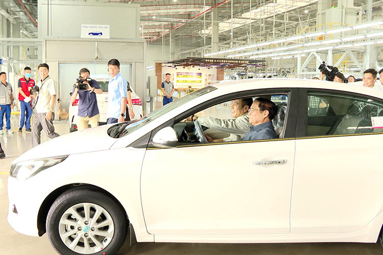 Bên cạnh đó, Tập đoàn cần tuân thủ quy luật thị trường, cạnh tranh lành mạnh; sản xuất, kinh doanh đúng pháp luật, chống tiêu cực; quan tâm bảo vệ môi trường của nhà máy, môi trường sống chung quanh, tích cực sản xuất sản phẩm góp phần bảo vệ môi trường.