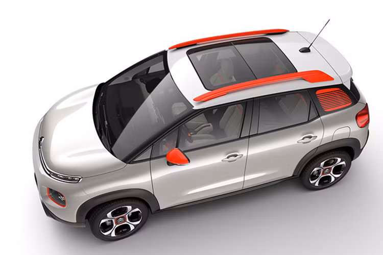 Dàn động cơ mà hãng xe Pháp, Citroen cung cấp cho mẫu xe C3 lần này gồm có bản xăng PureTech 3 xi lanh với các công suất 50 kW (67 hp), 60 (81 hp) và 80,5 kW (108 hp) cùng các bản diesel BlueHDi 55 kW (74 hp) và 74 kW (99 hp). Hộp số đi kèm là loại sàn hoặc tự động 6 cấp. Tất cả các phiên bản đều trang bị Start/Stop.