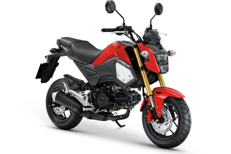 Giá Honda MSX 125 chính hãng là 49,9 triệu đồng với bộ sưu tập màu sắc: Xanh (da trời) đen, Xanh (lá cây) đen, Đỏ đen và Cam đen. Honda Việt Nam cũng áp dụng chế độ bảo hành 03 năm hoặc 30.000 km cùng 6 lần kiểm tra định kỳ miễn phí cho MSX 125cc phiên bản mới này.