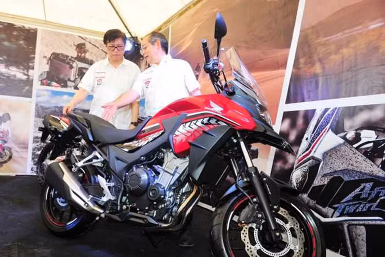 Honda CB500X thuộc dòng adventure tầm trung của hãng xe máy đình đám Nhật Bản, đây là phiên bản mới với nhiều nâng cấp ấn tượng về thiết kế kể cả khối động cơ. CB500X cảm hứng từ khẩu hiệu của Honda trước đây "Cảm nhận phong cách Adventure" mẫu xe này sở hữu một vẻ ngoài đẹp hiện đại và phong cách.