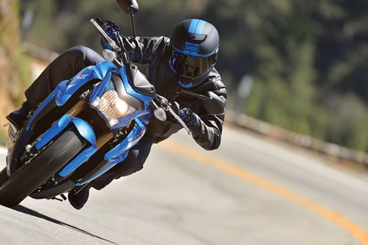 Suzuki Việt Nam cho biết sẽ bắt đầu giao hàng GSX-S1000 ABS từ cuối tháng 02/2016 với mức giá 415 triệu đồng. Xe được bảo hành 2 năm không giới hạn km, và 3 lần kiểm tra - bảo dưỡng miễn phí.