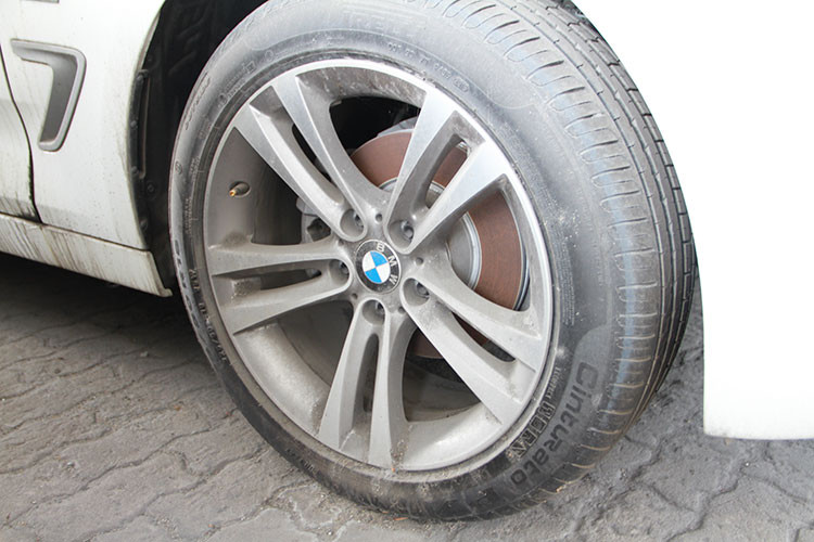 Với mức phạt từ 40 triệu đồng đến 80 triệu đồng; đồng thời tịch thu toàn bộ chứng từ, tài liệu giả do Công ty Cổ phần ôtô Âu Châu đã sử dụng để xuất trình làm thủ tục hải quan cho 133 xe nêu trên. Bộ Tài chính cũng nhận định theo quy định hiện hành, 133 xe ôtô nêu trên không đủ điều kiện để làm thủ tục nhập khẩu vào Việt Nam.