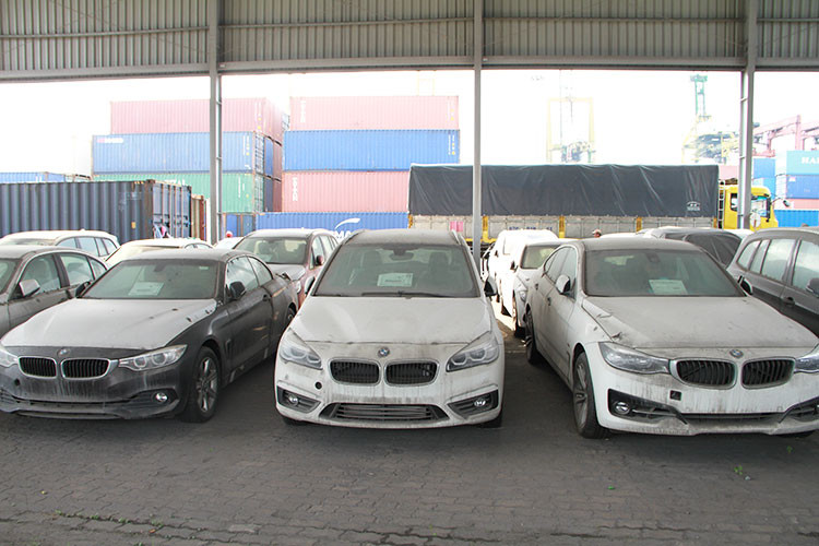 Trong số 133 xe ôtô BMW về Việt Nam đã làm giả 91 hóa đơn thương mại (invoice) có giá trị thấp hơn 91 invoice thật do Tập đoàn BMW AG phát hành và đã sử dụng 91 invoice làm giả này để thông quan cho 91 xe ôtô BMW, trốn khoảng 6,456 tỷ đồng tiền thuế nhập khẩu.