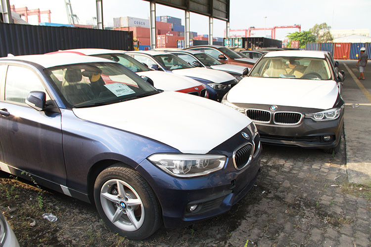 Cũng theo phía đại diện Hải quan cho hay, trong quá khứ thì Công ty Euro Auto cũng đã từng cử kỹ sư đến từ BMW Đức vào cảng bảo dưỡng xe để giữ nguyên giá trị. Tuy nhiên, hiện tại, các kỹ sư chỉ mới kiểm tra tình hình xe chứ chưa có động thái sửa chữa hay bảo dưỡng.