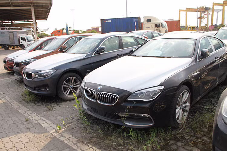 Tuy nhiên, ngoài số xe trên, 133 chiếc ôtô BMW nhập lậu do nhà phân phối khi đó là Euro Auto làm thủ tục hải quan đưa về Nam tại Chi cục Hải quan cửa khẩu cảng Sài Gòn khu vực 3 ngày 21/11/2016, thuộc cảng VICT (TP HCM) thì vẫn phải chờ phương án xử lý.