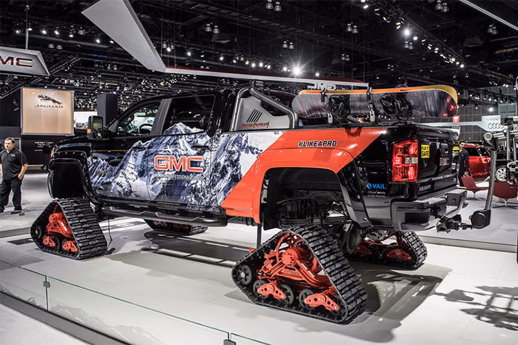 Mẫu xe địa hình GMC Sierra 2500HD All Mountain concept sử dụng động cơ diesel Duramax, tăng áp V8, dung tích 6.6 lít, công suất 445 mã lực và mô-men xoắn 1.234 Nm.