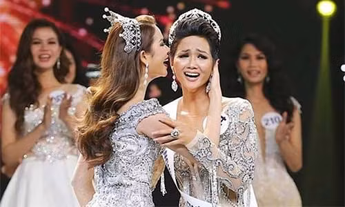 Tân Hoa hậu Hoàn vũ 2017 H"Hen Niê cho rằng cô sẵn sàng tha thứ khi nhà báo Đào Tuấn đã xin lỗi.