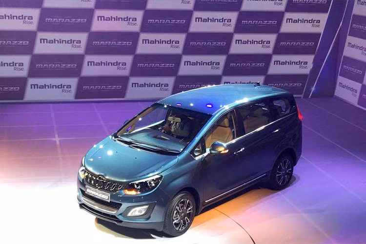 Tại thị trường Ấn Độ, mẫu xe Mahindra Marazzo 2018 hiện vẫn đắt hơn so với đối thủ chính của nó là Maruti Suzuki Ertiga, mẫu xe nhà Suzuki có giá bán từ 6,34 đến10,69 lakh (tương ứng từ 208 đến 351 triệu đồng).