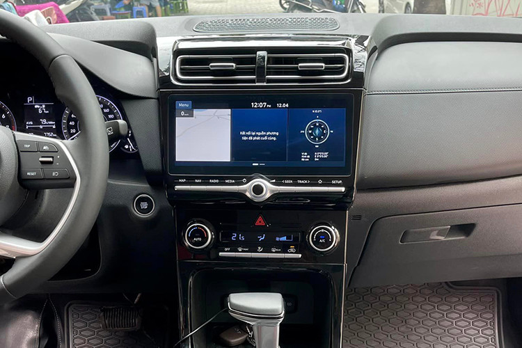 Cả hai chiếc xe Hyundai Custin đều mang VIN 2023 nên độ trượt giá khi bán lại sau này sẽ tương đương nhau. Vì thế, chọn xe cũ hay xe mới, người mua đều không lo thiệt về khía cạnh này. So với chiếc xe VIN 2023 chưa "bóc tem" tại đại lý, xe lướt 9.000 km không thua kém về về độ mới nhưng "mang danh" xe cũ, xe qua tay, đã qua sử dụng. 