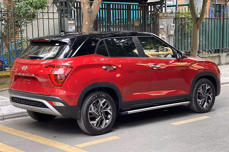 Tuy nhiên, hiện tại một số đại lý đang có chương trình xả hàng tồn kho. Do đó, những chiếc Hyundai Custin VIN 2023 giảm giá sốc. Chẳng hạn, một số đại lý ở khu vực phía Nam như Tiền Giang, Bình Thuận đang áp dụng chương trình ưu đãi lên tới 80 triệu đồng cho mẫu xe này. Mức giảm này tương đương 100% lệ phí trước bạ.