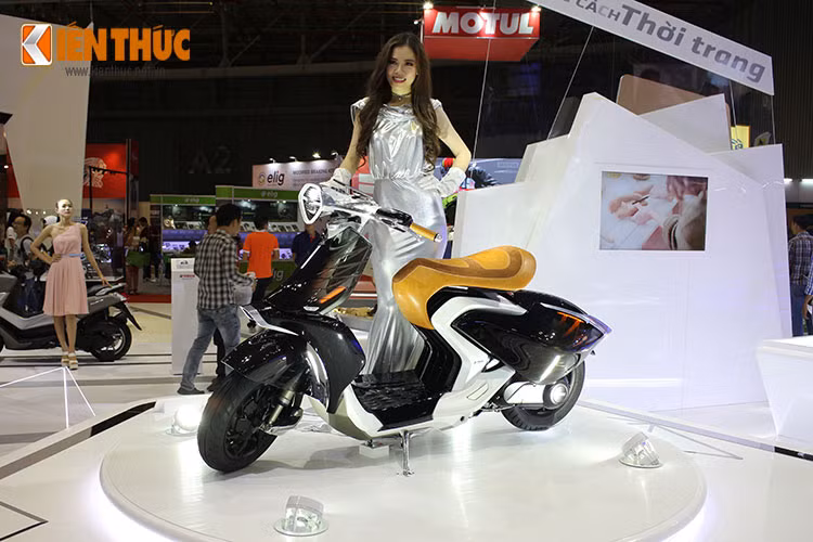 Ngoài thiết kế ngoại thất với những đường nét tinh tế, Yamaha 04GEN concept còn có cấu trúc lớp vỏ mờ đặc biệt giúp quan sát cấu trúc bên trong, xứng đáng là ngôi sao ở Triển lãm xe máy Việt Nam 2016.