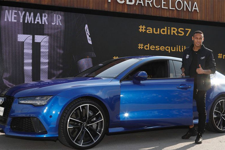 Ngoài các mẫu siêu xe đắt tiền "hàng khủng", tiền đạo con cưng của đội tuyển Braxin còn sở hữu nhiều mẫu xe sang như Porsche Panamera hay nhà tài trợ Audi cũng đã tặng cho cầu thủ này 1 chiếc RS7 Sportback Performance 4.0 TFSI Tiptronic Quattro và Q5 3.0 TDI. Volkswagen Touareg cũng từng được Neymar sử dụng trong thời gian ngắn.