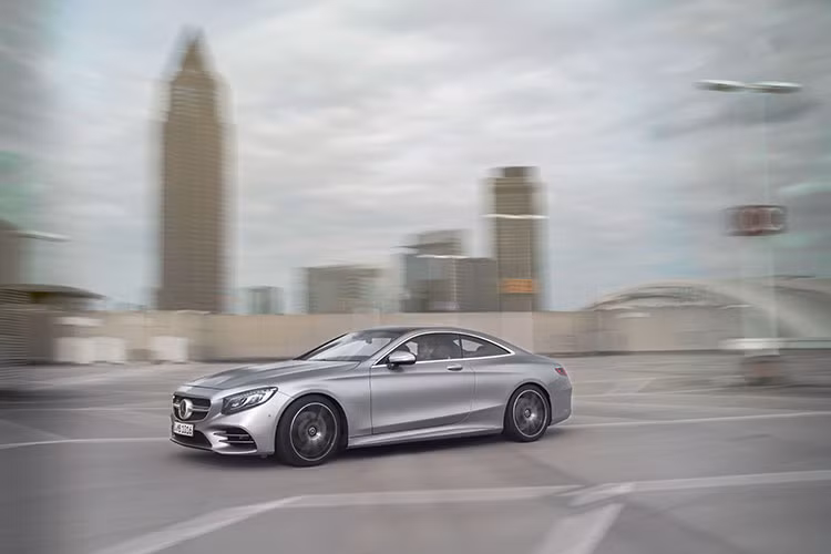 Hơn 1 năm sau khi ra mắt thị trường toàn cầu, Mercedes-Benz S-Class Coupe 2018 giờ đây đã chính thức đặt chân đến Việt Nam với biến thể S450 4Matic Coupe. Xứng đáng với ký tự S trong tên của mình, S450 Coupe 4 Matic sở hữu hàng loạt trang bị sang trọng đẳng cấp.
