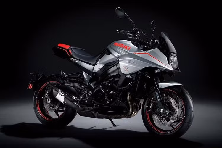 Mẫu xe môtô Suzuki Katana Jindachi được ra mắt công chúng toàn thế giới lần đầu tiên tại triển lãm Intermot 2018. Mẫu xe này được phát triển dựa trên nguyên mẫu huyền thoại GSX1100 Katana nhằm tôn vinh vẻ đẹp hoài cổ mang tính đương đại mà Suzuki vốn đang theo đuổi.