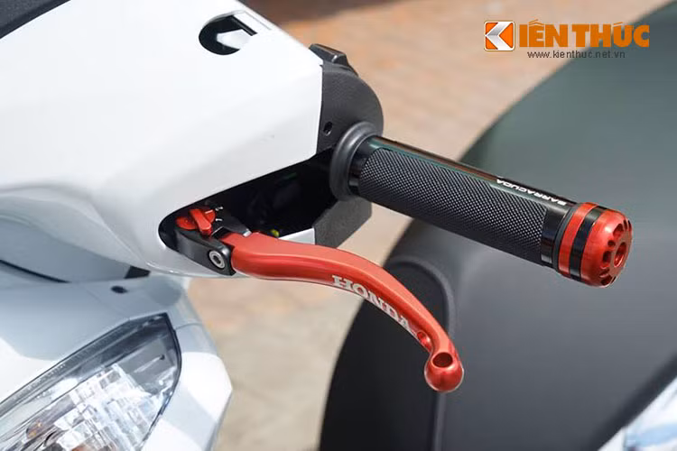 Những trang bị này giúp chiếc xe chắc chắn và đầm tay hơn cũng như khiến nó độc đáo và cá tính hơn rất nhiều so với trang bị nguyên bản.