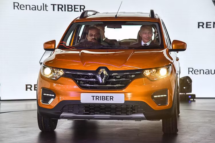 Theo hãng Renault, Triber 2019 nhắm đến đối tượng khách hàng trẻ tuổi, những người muốn sở hữu một chiếc MPV có thiết kế hiện đại, nội thất rộng rãi và giá bán hợp túi tiền. Đồng thời, Triber 2019 còn là mẫu MPV thứ hai của thương hiệu Renault tại thị trường Ấn Độ, sau đàn anh Lodgy bán khá chậm.