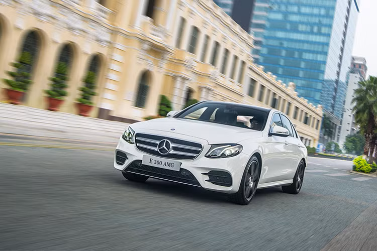 Với mức giá khởi điểm 2,099 tỷ đồng cùng hàng loạt công nghệ mang tính cách mạng, E-Class được MBV kỳ vọng sẽ là mẫu xe sang thu hút nhiều sự quan tâm nhất của khách hàng tại VIMS 2016.