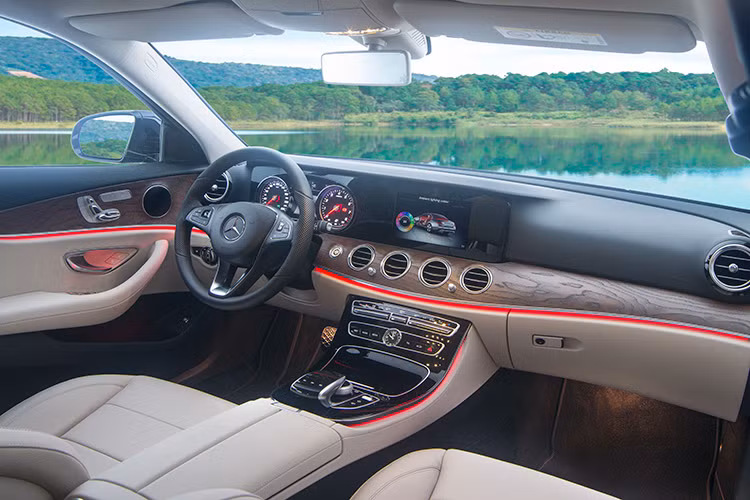 Ngoài ra, MBV cũng tiếp tục trưng bày những mẫu xe đang dành được nhiều sự quan tâm của khách hàng như GLC, GLE, GLS và V-Class. Với những sản phẩm đầy cuốn hút này, MBV muốn xây dựng sự yêu thích và nền văn hóa xe thể thao mạnh mẽ tại Việt Nam, đồng thời đa dạng hóa danh mục sản phẩm vốn đã rất đa dạng của mình.