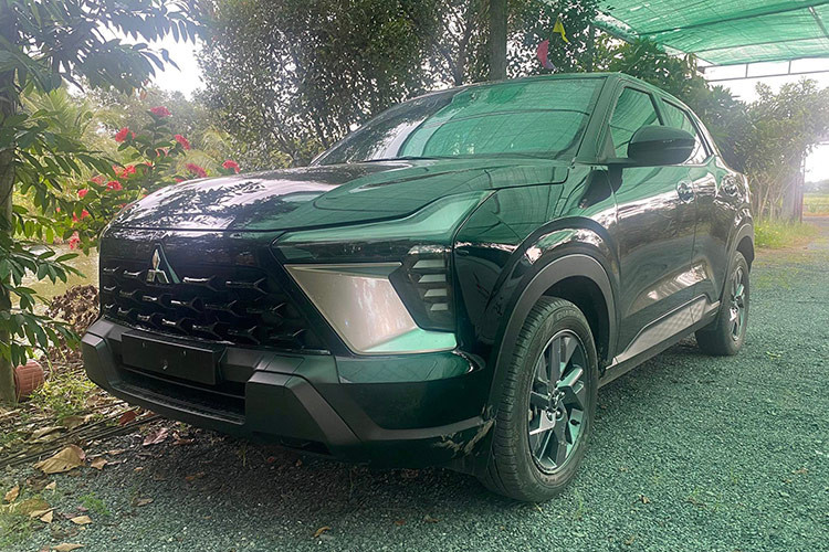 Giá xe Mitsubishi Xforce GLX 2024 hiện có mức khuyến nghị chính hãng là 599 triệu đồng. Để hoàn tất thủ tục đăng ký lăn bánh tại khu vực Hà Nội và Tp.HCM, chủ xe cần phải chi tổng số tiền khoảng 681 - 693 triệu đồng, chưa giảm trừ khuyến mại (nếu có).