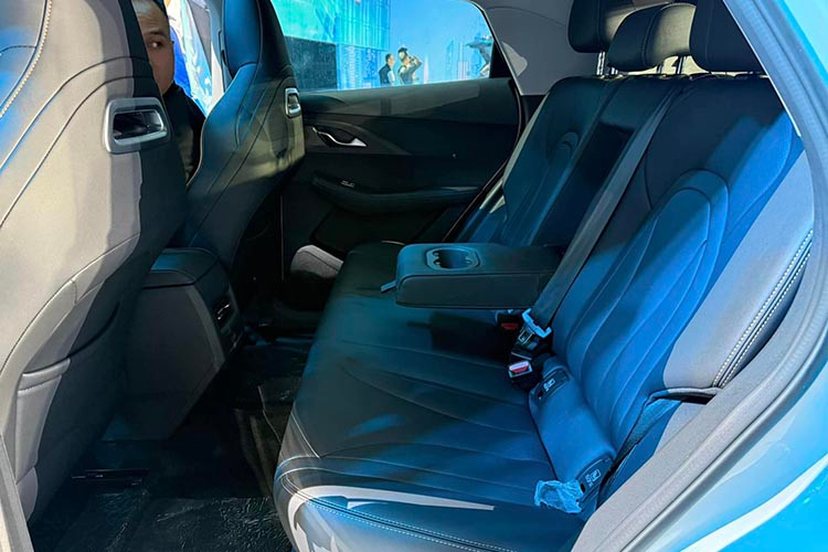 Cả hai phiên bản Omoda C5 được trang bị khối động cơ 1.5L tăng áp tạo công suất 145 mã lực tại 5.500 vòng/ phút, mô-men xoắn 210Nm tại 1.750- 4.000 vòng/ phút kết hợp cùng hộp số số tự động CVT và hệ dẫn động cầu trước. Xe có khả năng tăng tốc từ 0-100 km/h trong 9,9 s.