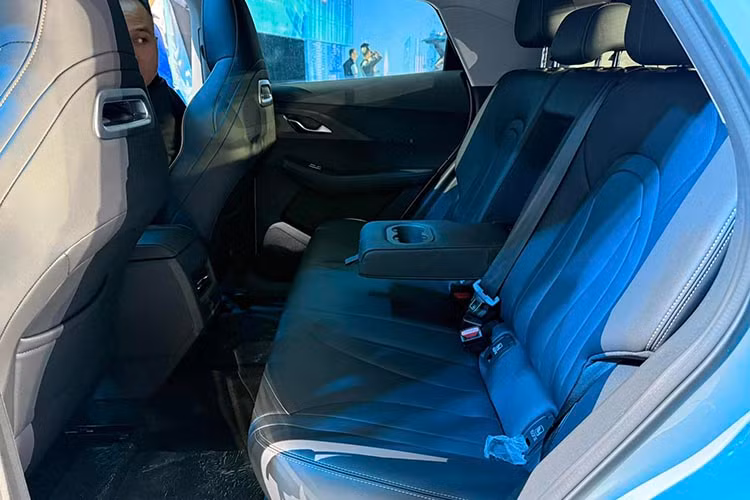 Cả hai phiên bản Omoda C5 được trang bị khối động cơ 1.5L tăng áp tạo công suất 145 mã lực tại 5.500 vòng/ phút, mô-men xoắn 210Nm tại 1.750- 4.000 vòng/ phút kết hợp cùng hộp số số tự động CVT và hệ dẫn động cầu trước. Xe có khả năng tăng tốc từ 0-100 km/h trong 9,9 s.