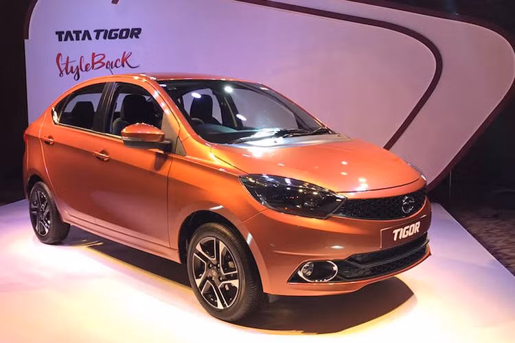 Tại thị trường Ấn Độ, Tata Tigor là đối thủ cạnh tranh của Suzuki Swift Dzire, Honda Amaze, Volkswagen Ameo, Ford Figo Aspire và Hyundai Xcent. Mức giá của xe dao động từ 470.000 cho phiên bản tiêu chuẩn và 709.000 Rupee cho phiên bản cao cấp (tương đương 165 - 249 triệu đồng).