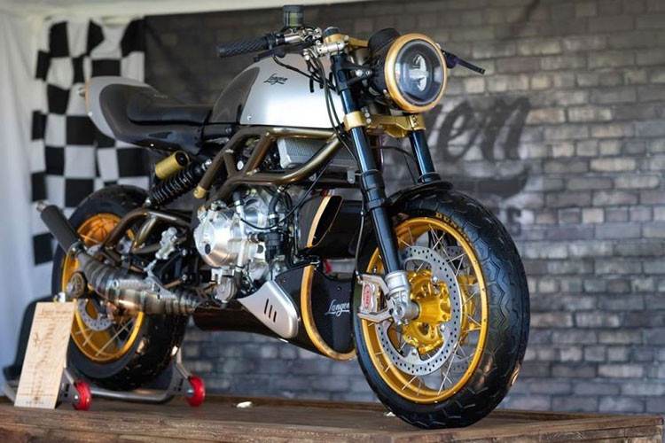 Nếu muốn sở hữu Langen Two Stroke, bạn cần chuẩn bị tiền tỉ, sự may mắn và trả trước 1.000 Bảng Anh để "đặt gạch" mẫu xe tuyệt vời này. 