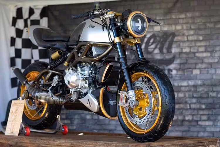 Nếu muốn sở hữu Langen Two Stroke, bạn cần chuẩn bị tiền tỉ, sự may mắn và trả trước 1.000 Bảng Anh để "đặt gạch" mẫu xe tuyệt vời này. 