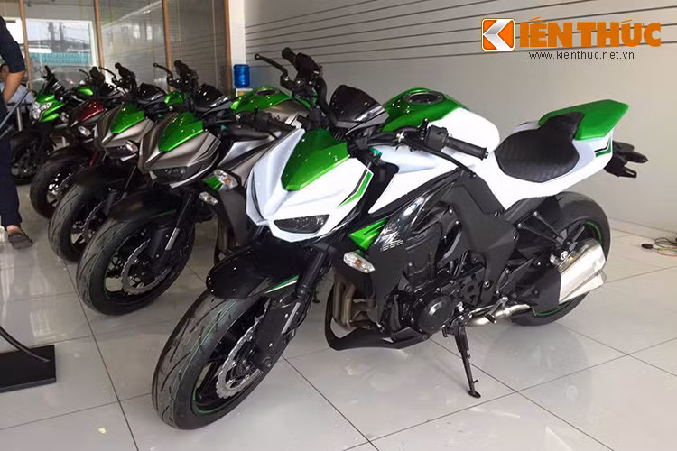 Được biết đây là những chiếc Kawasaki Z1000 2016 đầu tiên xuất hiện tại thị trường phía Nam và cũng là những chiếc đầu tiên về đến Việt Nam do các đại lý tư nhân nhập về.