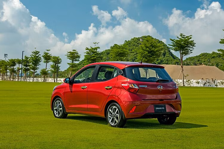 Thiết kế thời trang, di chuyển linh hoạt, vận hành đơn giản dễ sử dụng, trang bị tiện nghi và nhiều tùy chọn màu sắc phù hợp cá tính là những điểm giúp Grand i10 dễ dàng được lòng các chị em phụ nữ.