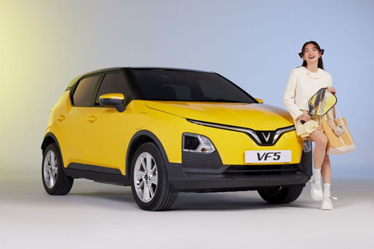  VinFast VF5 VinFast VF5 với những đường nét thiết kế mềm mại, dễ sử dụng, vận hành linh hoạt được đánh giá khá phù hợp với phái yếu. Đáng chú ý, bảng màu xe VF5 cung cấp tùy chọn màu ngoại thất hồng tím, vốn là gam màu được nhiều chị em ưa chuộng.