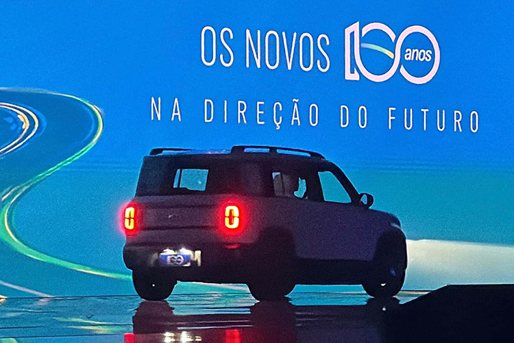 Mặc dù có chung tên và kích thước nhỏ gọn, Spark EUV hoàn toàn không có điểm chung nào với Spark EV, mẫu xe hatchback điện tồn tại trong thời gian ngắn của Chevrolet được bán tại một số tiểu bang ở Hoa Kỳ từ năm 2013 đến năm 2017 trước khi bị loại bỏ để nhường chỗ cho Bolt.