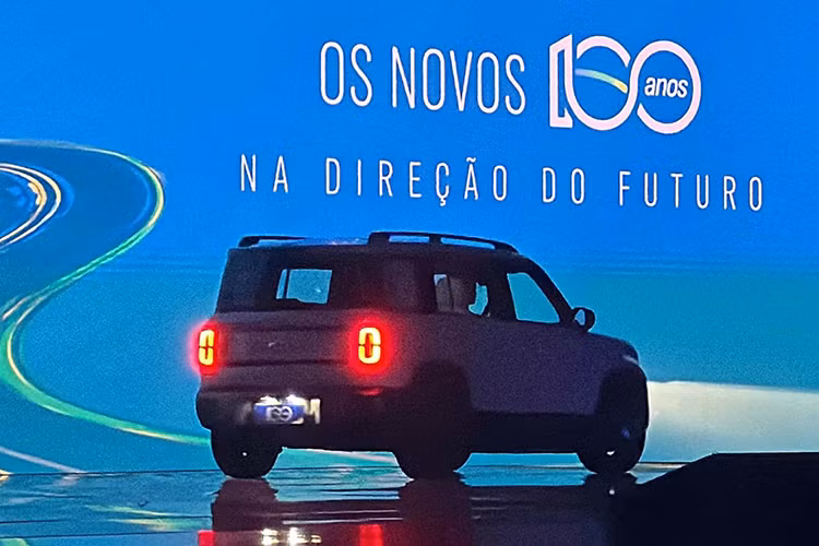 Mặc dù có chung tên và kích thước nhỏ gọn, Spark EUV hoàn toàn không có điểm chung nào với Spark EV, mẫu xe hatchback điện tồn tại trong thời gian ngắn của Chevrolet được bán tại một số tiểu bang ở Hoa Kỳ từ năm 2013 đến năm 2017 trước khi bị loại bỏ để nhường chỗ cho Bolt.