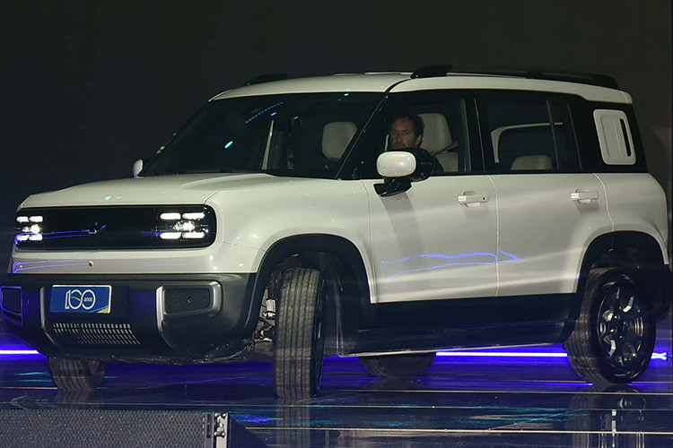 Chevrolet đã tìm ra một cách thông minh để tận dụng tối đa liên doanh SAIC-GM-Wuling bằng cách đổi tên một trong những chiếc EV quyến rũ nhất của Trung Quốc, Baojun Yep Plus thành Chevrolet Spark EUV 2025 mới.