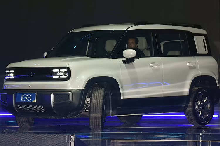 Chevrolet đã tìm ra một cách thông minh để tận dụng tối đa liên doanh SAIC-GM-Wuling bằng cách đổi tên một trong những chiếc EV quyến rũ nhất của Trung Quốc, Baojun Yep Plus thành Chevrolet Spark EUV 2025 mới.