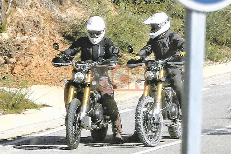 Phiên bản Triumph Scrambler 1200 mới sẽ là mẫu môtô với hiệu năng địa hình ấn tượng nhất dòng sản phẩm Classic của hãng xe máy Triumph đến từ Anh quốc. Như vậy, với việc lộ diện và chuẩn bị cho ra mắt này, nó sẽ cạnh tranh trực tiếp với Ducati Scrambler 1100.