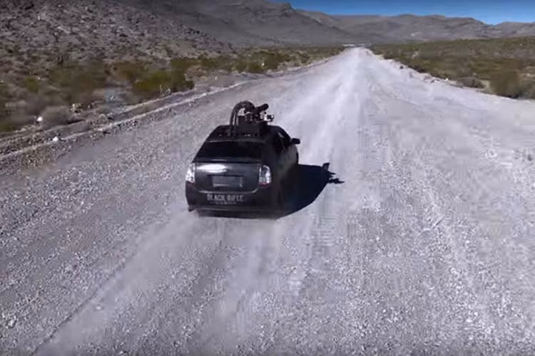 Theo nhiều người chơi xe cho hay, việc chiếc Toyota Prius được gắn nguyên dàn súng máy cỡ lớn M61 Vulcan trên mui này có thể được ví như chiếc xe Toyota chết chóc nhất thế giới, tính đến thời điểm hiện tại.