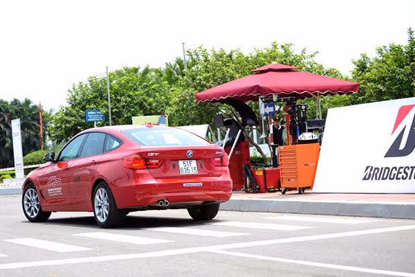 Bridgestone nang tam dang cap cho xe sang tai Viet Nam-Hinh-3