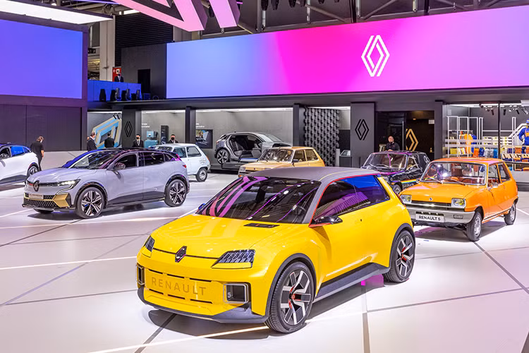 Renault 5 E-Tech 2024 - oto dien re nhat chau Au, 