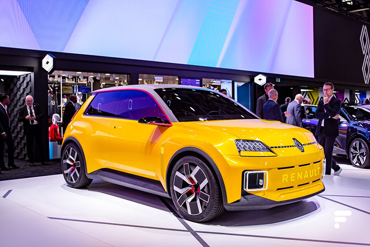 Việc thương hiệu Renault đưa ra mức giá cạnh tranh này cho Renault 5 E-Tech 2024 đánh dấu một bước tiến lớn trong nỗ lực cạnh tranh về giá và thị phần trên thị trường xe điện tại Châu Âu.