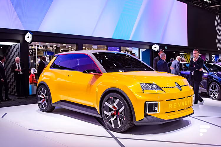 Việc thương hiệu Renault đưa ra mức giá cạnh tranh này cho Renault 5 E-Tech 2024 đánh dấu một bước tiến lớn trong nỗ lực cạnh tranh về giá và thị phần trên thị trường xe điện tại Châu Âu.