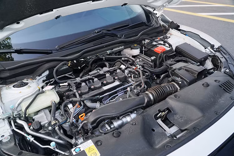 Là mẫu xe mới được trang bị khối động cơ tăng áp 1.5 lít, công suất cực đại tới 170 mã lực và mô men xoắn cực đại 220 Nm, có khả năng tăng tốc từ 0-100 km/h trong 8,3 giây và tốc độ tối đa 200 km/h. Khi vận hành trong phố với xe cho cảm giác khá nhẹ nhàng, đặc biệt hệ thống phanh tay điện tử với chức năng "Auto Hold" hỗ trợ khá đắc lực.