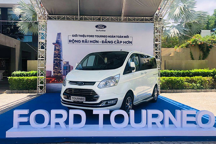 Ford Tourneo hoàn toàn mới chỉ vừa mở bán tại Việt Nam từ tháng 10/2019 với giá bán dao động từ 999 - 1.069 triệu đồng. Tuy nhiên, mẫu MPV cao cấp này chưa tạo được sự bứt phá trong cuộc chiến doanh số với đối thủ Kia Sedona. Tổng kết quý I/2020, Ford Tourneo chỉ bán được 87 xe, chưa đạt 30 xe/ tháng.