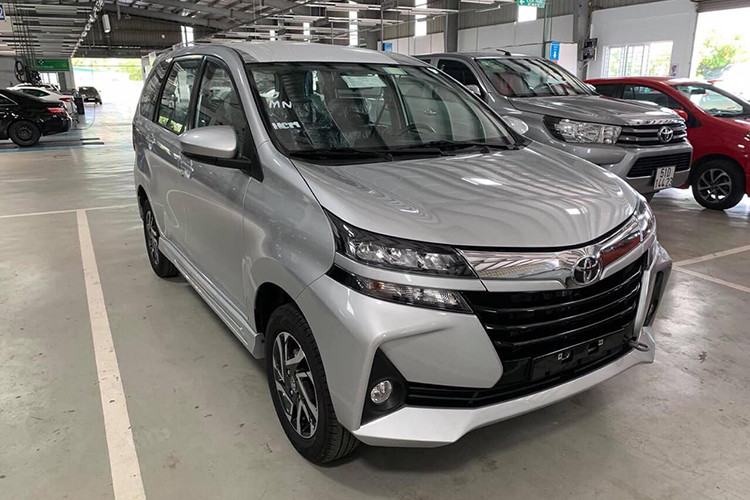 Toyota Avanza gia nhập thị trường ôtô Việt mang theo nhiệm vụ là hỗ trợ đàn anh Innova chiếm trọn "miếng bánh" MPV. Tuy nhiên, sự hiện diện của Mitsubishi Xpander hay Suzuki Ertiga giá rẻ đã đẩy Avanza rơi vào cửa hẹp và thực sự gặp khó tại Việt Nam. Trong quý I/2020, doanh số Toyota Avanza đạt 93 chiếc, trung bình chỉ 30 chiếc/tháng. Giá xe niêm yết ở mức 544 và 612 triệu đồng cho 02 phiên bản.