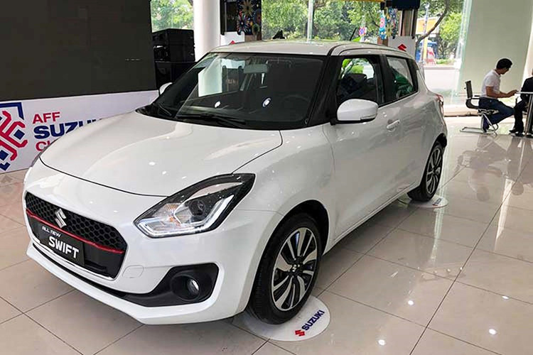 Suzuki Swift chính là mẫu xe ế nhất thị trường Việt quý I/2020 khi chỉ giao được vỏn vẹn 2 xe đến tay khách hàng. Xe nhập khẩu nguyên chiếc từ Thái Lan có giá từ 499 – 549 triệu đồng cho 02 phiên bản.