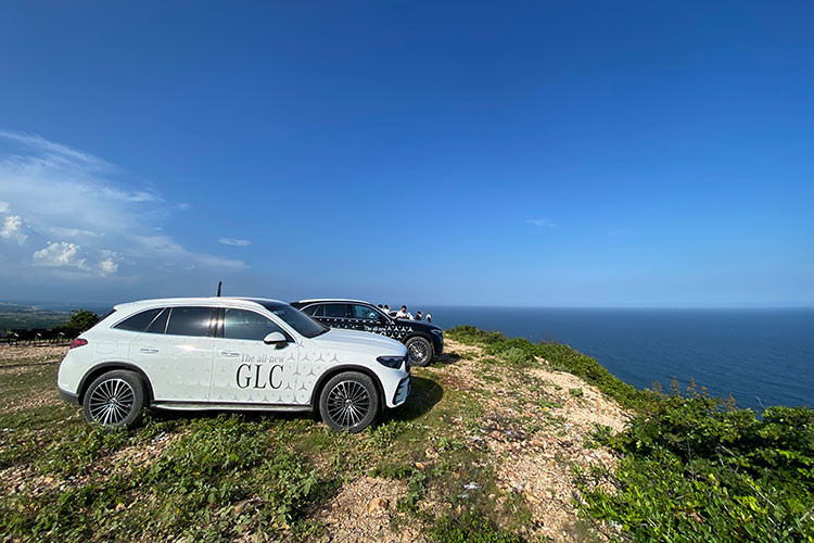 Sau rất nhiều những bài thử nghiệm thú vị nhưng cũng không kém phần khốc liệt, Mercedes-Benz GLC thế hệ mới đã chứng minh cho chúng tôi giá trị của mình, êm ái trên đường trường và mạnh mẽ vượt qua những thử thách khó khăn. Đây chắc chắn là một người bạn đồng hành lý tưởng dành cho những tín đồ đam mê xe dịch và chinh phục thử thách.