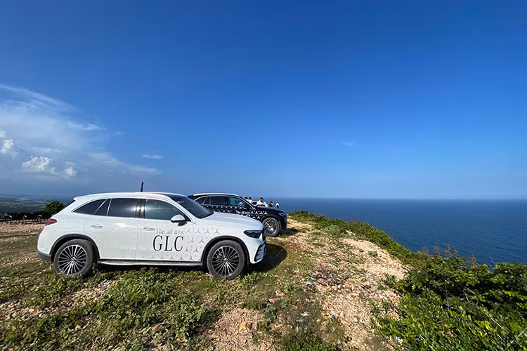 Sau rất nhiều những bài thử nghiệm thú vị nhưng cũng không kém phần khốc liệt, Mercedes-Benz GLC thế hệ mới đã chứng minh cho chúng tôi giá trị của mình, êm ái trên đường trường và mạnh mẽ vượt qua những thử thách khó khăn. Đây chắc chắn là một người bạn đồng hành lý tưởng dành cho những tín đồ đam mê xe dịch và chinh phục thử thách.