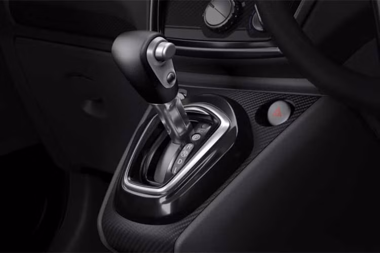 Theo phía nhà sản xuất, mẫu crossover này sẽ chính thức được bán kể từ tháng 3/2018 tại Indonesia, với giá bán từ 163 triệu rupiah (tương đương 271 triệu đồng). Mẫu xe này cũng sẽ được đem tới thị trường Ấn Độ và ra mắt ngay trong năm nay.